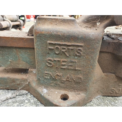 132 - Forts steel bench vice 4 inch.