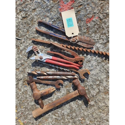 139 - Selection of vintage tools.