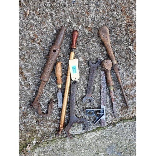 141 - Selection of vintage tools.