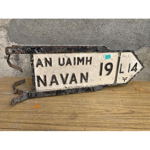 16 - Navan road sign including brackets, finger sign. {W 80 cm x H 30 cm}