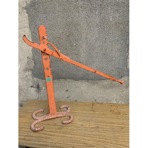 24 - Antique steel cart jack. {W 40 cm x H 80 cm}