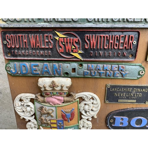 259 - Very fine collection of name plates, brass and metal.