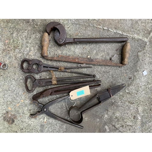 274 - Collection of items including shears, wrenches etc