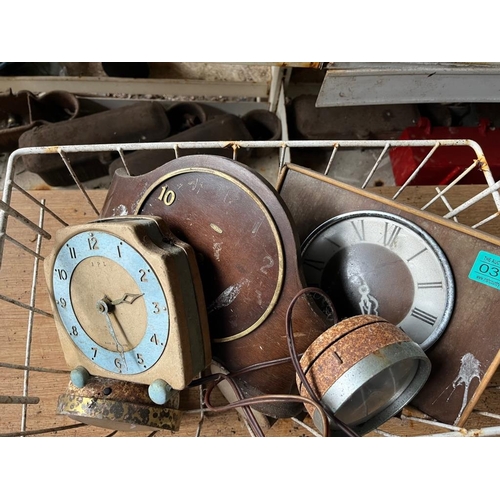 310 - Collection of vintage clocks.