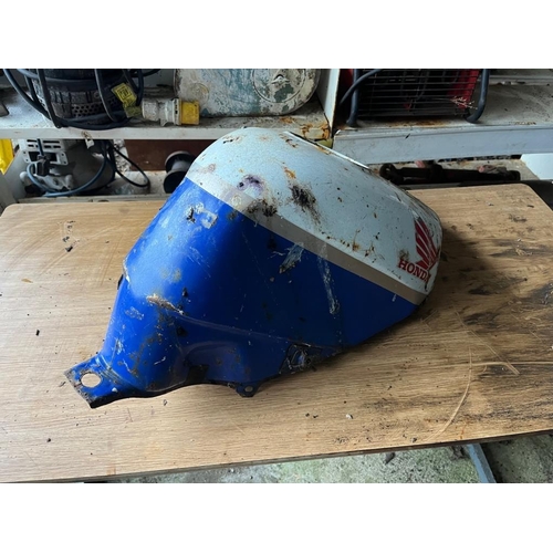 317 - Honda motorbike fuel tank. {70 cm W x 30 cm H x 35 cm D}