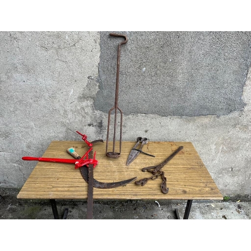 525 - Collection of items including two wire puller, branding iron and sheep shears.