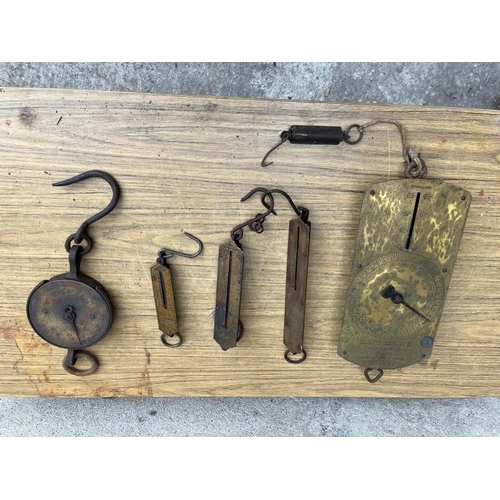 527 - Fine selection of antique brass and metal weighing scales. {Largest Salter 17 cm W x 45 cm H}