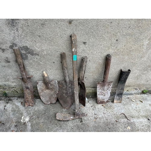 543 - Collection of antique shovel, spade and slean heads.