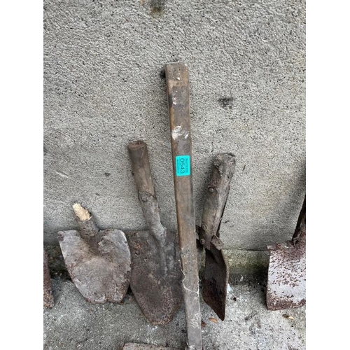 543 - Collection of antique shovel, spade and slean heads.