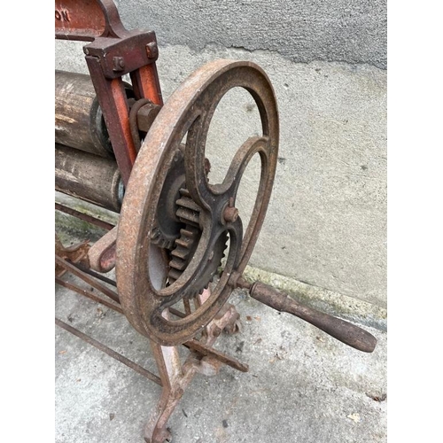 545 - Bradford & Co clothes mangle. {140 cm W x 125 cm H x 50 cm D}