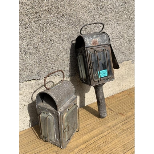 55 - Two antique carriage lamps, steel and brass. {Largest W 15 cm x H 40 cm x D 12 cm}