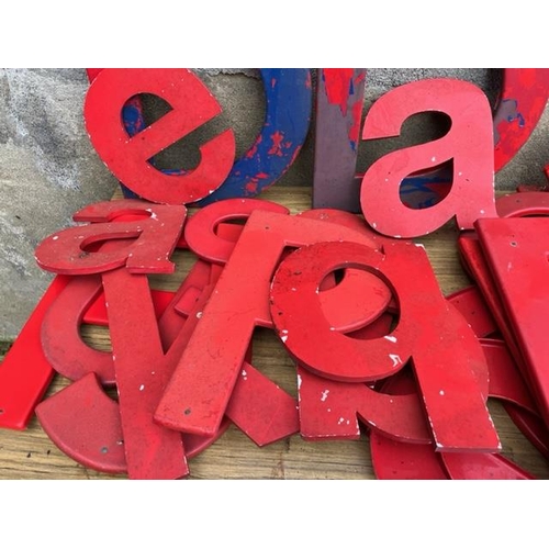 590 - Large selection of plastic lettering.