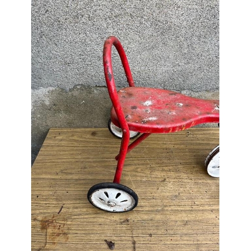 592 - Vintage tricycle. {32 cm W x 50 cm H x 60 cm D}