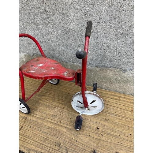 592 - Vintage tricycle. {32 cm W x 50 cm H x 60 cm D}