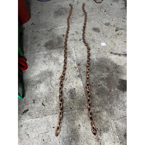 633 - Two lengths of steel chain. {300 cm Long}