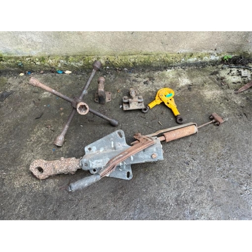 647 - Collection of trailer hitch and spanner hitches.