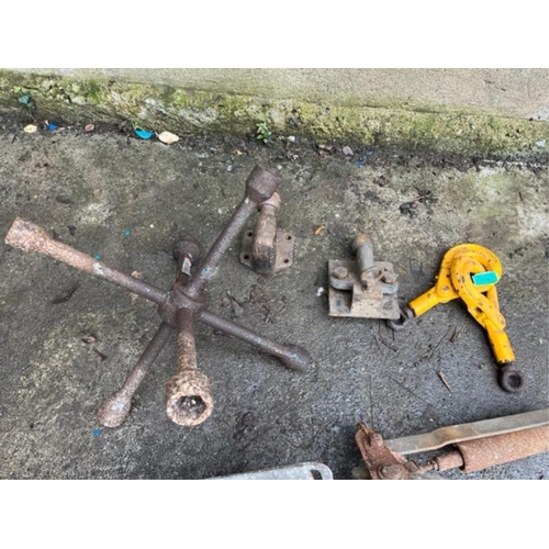 647 - Collection of trailer hitch and spanner hitches.