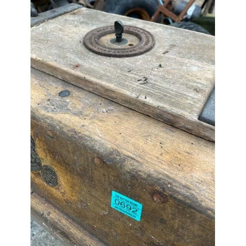 692 - Thomas Bradford Manchester & London, rare washing machine bearing a Dublin retailers label. {110 cm ... 