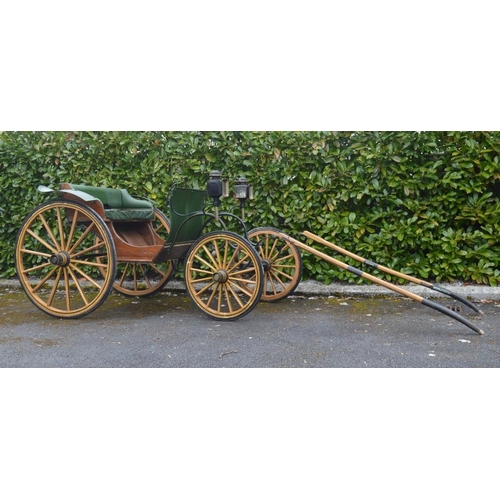 820 - Four Wheeled Horse Drawn Carriage