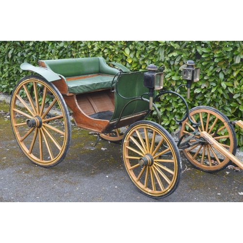 820 - Four Wheeled Horse Drawn Carriage