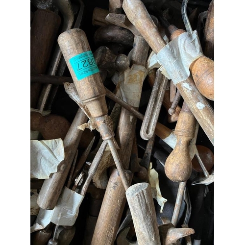 827 - Good selection of vintage carpenters tools.