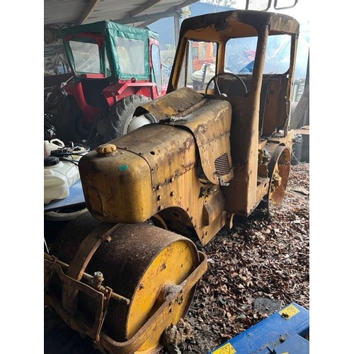 863 - Vintage roller with 2 cylinder Lister diesel engine.