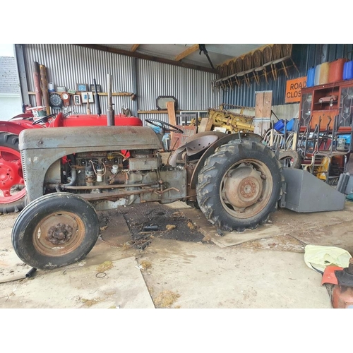 87 - Massey Ferguson 20 including petrol creeper box.