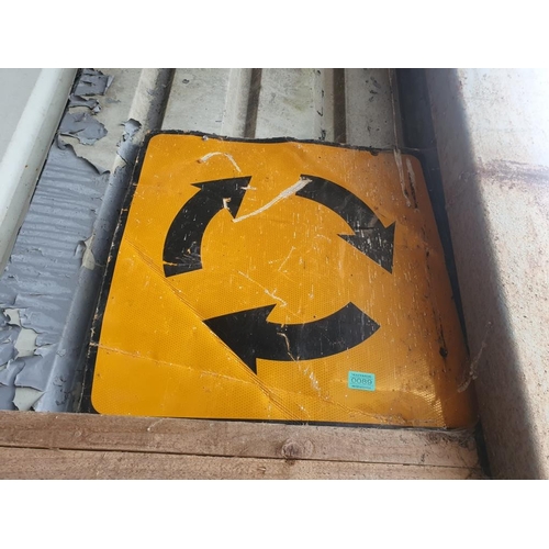 89 - Roundabout road sign. (W 58 cm} (W 58 cm}