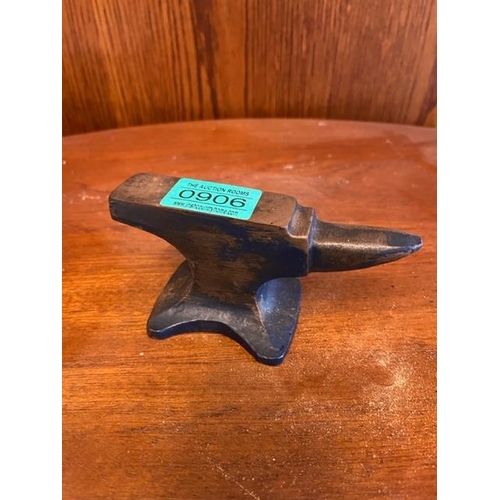 906 - Immature model of an anvil. {13 cm W x 7 cm H x 6 cm D}