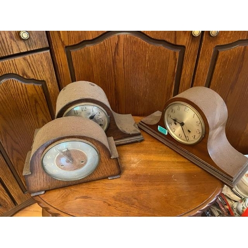 909 - Three vintage mantle clocks. {42 cm W x 22 cm H x 13 cm D}