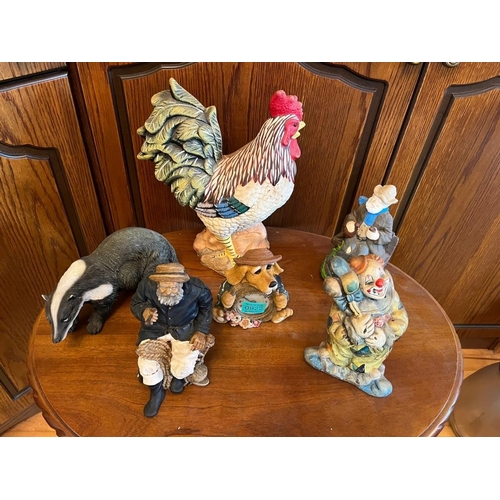 922 - Collection of decorative items including cockerel and badger.