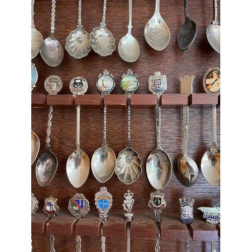 923 - Large collection of decorative souvenir spoons.