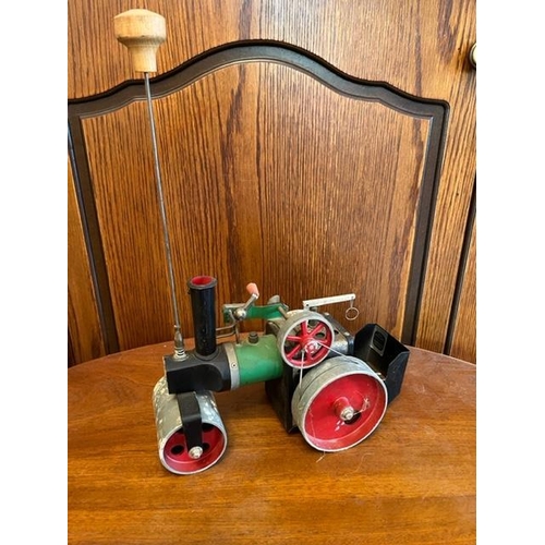 925g - Mamod steam engine. {24 cm W x 37 cm H x 15 cm H}