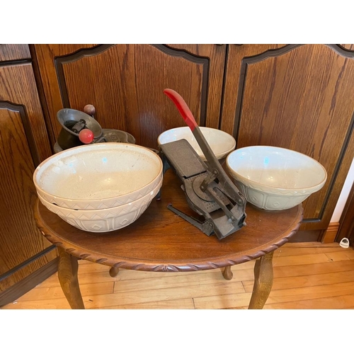 925o - Set of four vintage mixing bowls and other items.