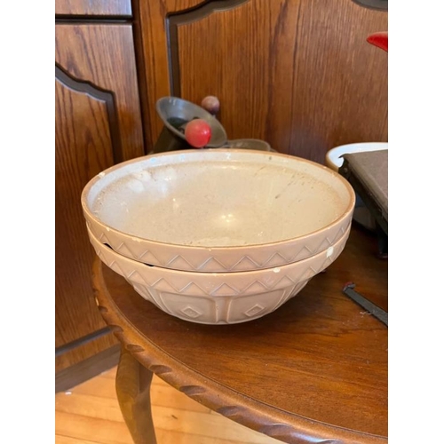 925o - Set of four vintage mixing bowls and other items.