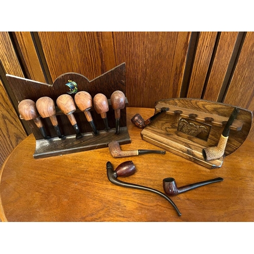 925s - Two vintage pipe racks with pipes.