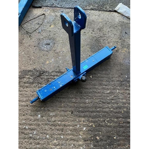 970 - Tractor hitch, useful to pull a car trailer.