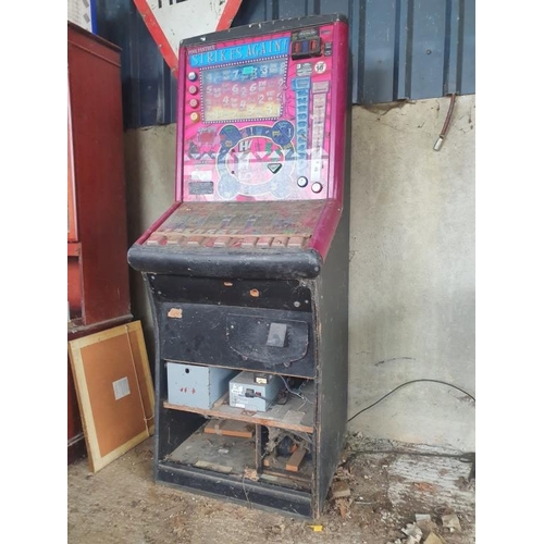 99 - Pink Panther vintage slot machine. {W 70 cm x H 180 cm x D 65 cm}