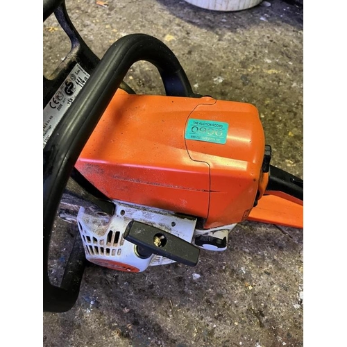 996 - Stihl chainsaw. {75 cm L} {75 cm L}