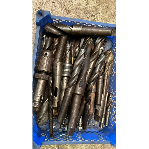 1302 - Good lot of Morse Taper Bits, centreline with chucks and sleeves