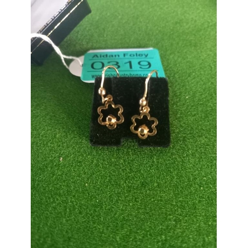 319 - 9 Carat Gold Sapphire Set Drop Earrings