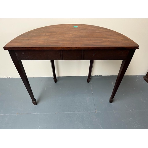 239 - Georgian Mahogany Half Moon Side Table with boxwood stringing on spade feet (90cm x 70cm x 45cm)