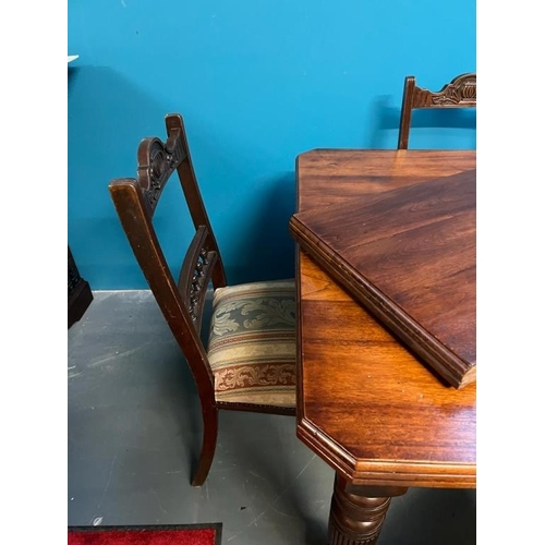 425 - Edwardian Walnut Dining Table (extra leaf) and Four Dining Chairs