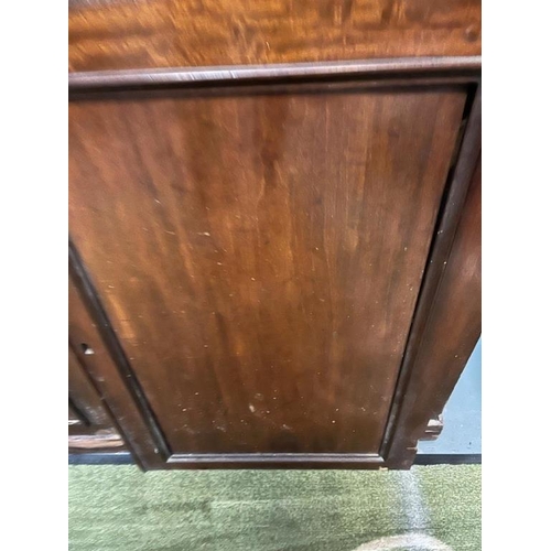 428 - Late Victorian Mahogany 2 Door Bookcase (needs restoring) - (120cm x 183cm x 40cm)