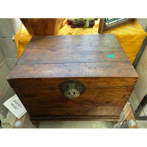 882 - Mahogany Lift Top Trunk with Carry Handles (65cm x 50cm x 48cm)