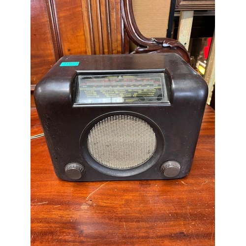 1053 - Vintage Bakelite Radio (30cm x 22cm x 18cm)