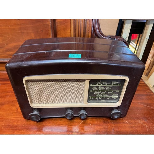 1054 - Vintage Bakelite Radio (40cm x 27cm x 20cm)