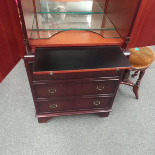 484 - Vintage Mahogany Drinks Cabinet (with key)