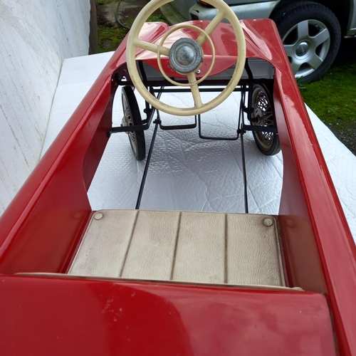 123 - Vintage Child's Pedal Car - very good condition (88cm Long)