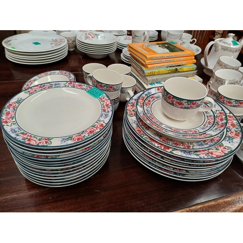 293 - Intro Stoneware Dinner Service (39 pieces)